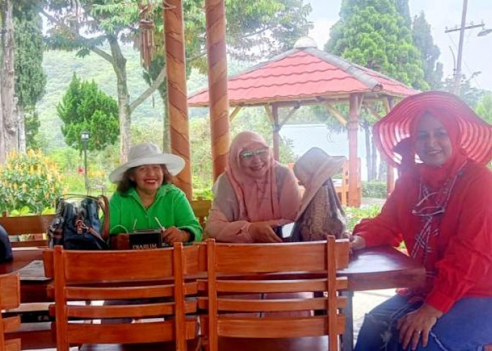 Mantan Bupati Jember Faida Ajak Tamu Mancanegara Nikmati Wisata Puncak Rembangan