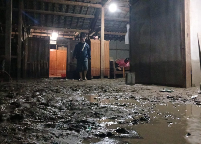 Banjir Bandang Terjang Kabupaten Madiun, Puluhan Rumah Tenggelam