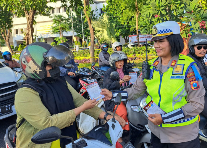 Satlantas Polrestabes Surabaya Sosialisasi Operasi Patuh Semeru di Kota Lama 