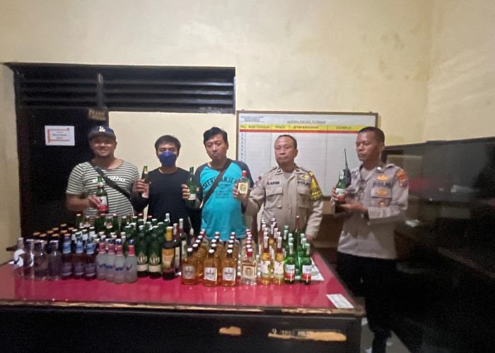 Polisi Geledah Kafe, Amankan Ratusan Miras