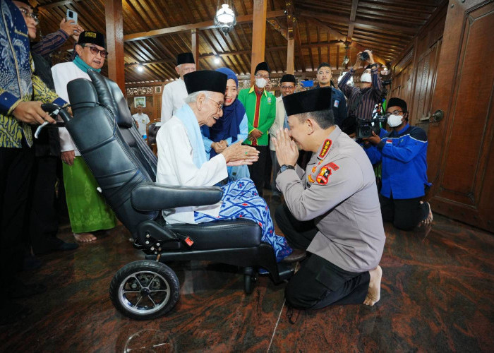 Kapolri Kunjungi 2 Ponpes di Jatim untuk Menjaga Kerukunan 