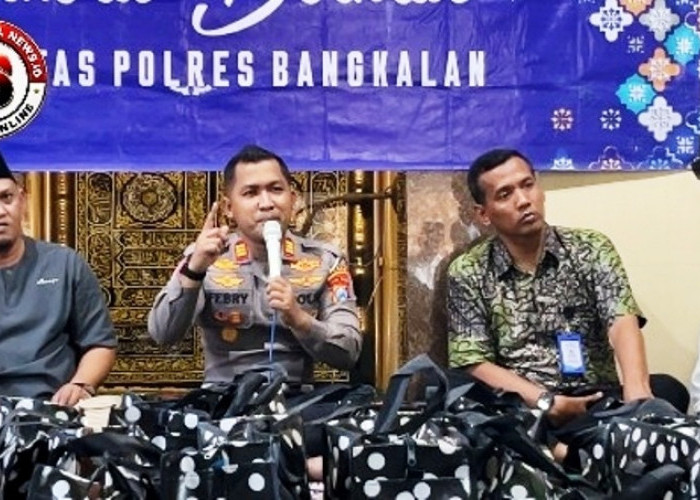 Sambil Tebar Sembako, Satlantas Polres Bangkalan Ajak Warga Kemayoran Disiplin Berlalulintas