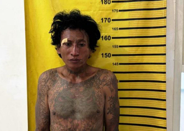 Warga Rangkah Hajar Bandit Motor Bertato, Satu Pelaku Kabur