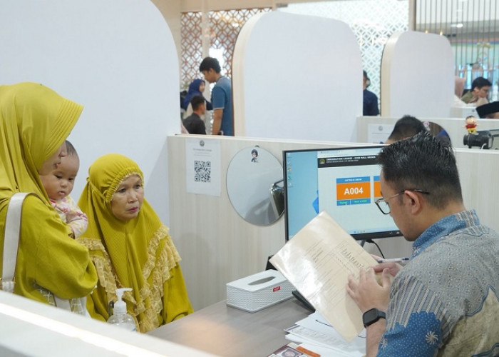 Kantor Imigrasi Tanjung Perak Gelar Layanan Paspor Simpatik Hari Kedua di Immigration Lounge Icon Mall Gresik