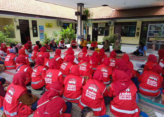 Polsek Lakarsantri Sosialisasi Layanan 110 dan Bazaar Pengembalian Barang Bukti di Sumurwelut
