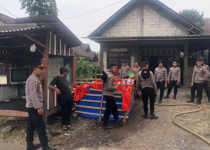 Tanggulangi Dampak Karhutla Gunung Arjuno, Polda Jatim dan Polres Pasuruan Salurkan Air Bersih di Prigen