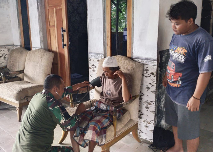 Keluhan Sakit Warga Ditangani Tim Medis TMMD 127