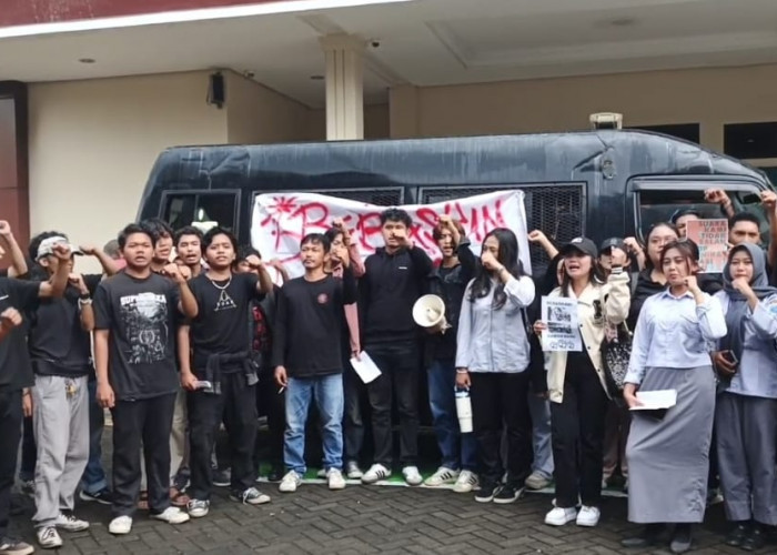 Amarah Masyarakat Jember Tuntut Bebaskan 7 Demonstran, Sebut Dakwaan Cacat Hukum dan Kriminalisasi Politik
