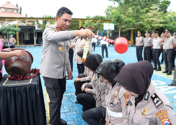 Kado Manis Tahun Baru, 49 Personel Polres Bangkalan Naik Pangkat