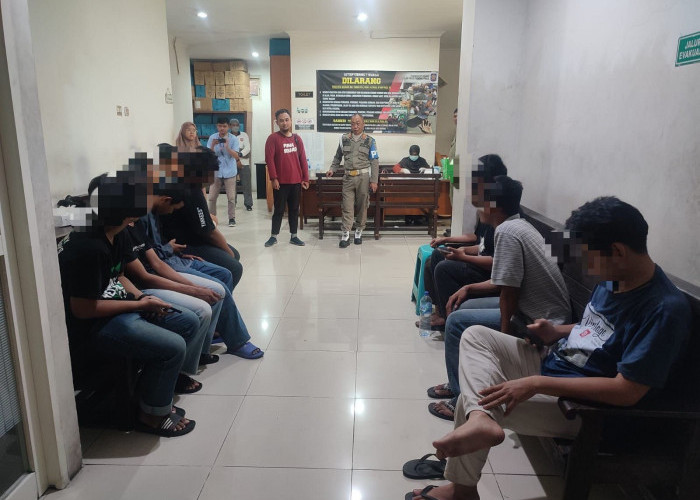 Satpol PP Surabaya Ciduk 9 Anak di Bawah Umur Pesta Miras Oplosan