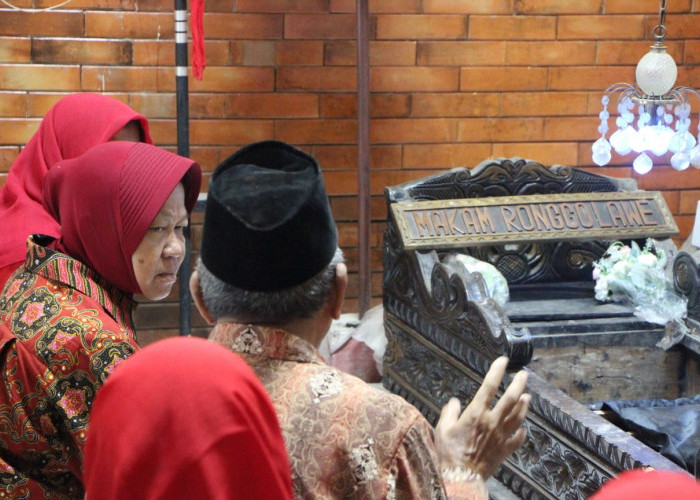 Risma Ziarah ke Makam Pahlawan dan Wali, Tegaskan Pentingnya Sejarah