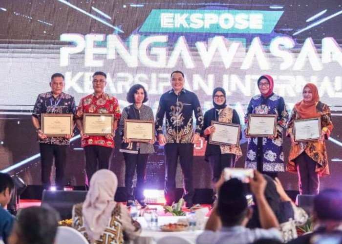 Pemkot Surabaya Raih Predikat Kearsipan Terbaik Se-Indonesia, Wali Kota Eri Targetkan Peningkatan di 2025