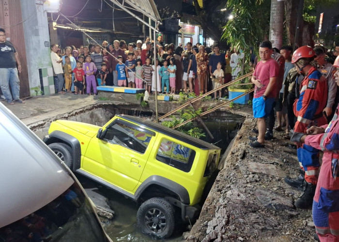 Sering Jadi Lahan Parkir, Wali Kota Wanti-wanti Bahaya Bangunan di Tepi Sungai