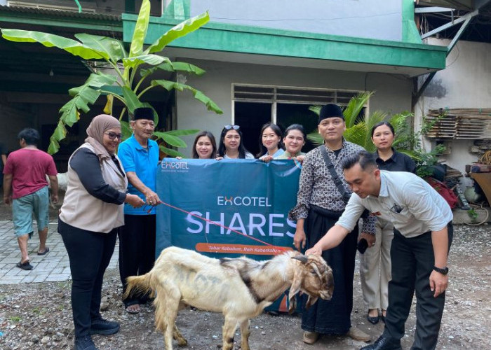 Excotel Surabaya Serahkan Kambing CSR Iduladha, Pererat Silaturahmi Warga Sekitar