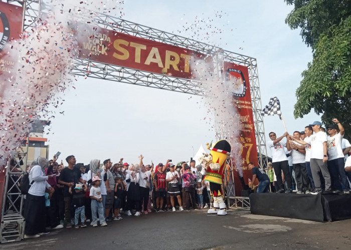 Megung Sengkuyung, Ribuan Masyarakat Tulungagung Ramaikan Pilkada Funwalk 2024 