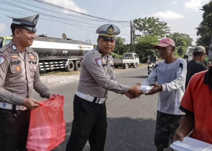 Satlantas Polres Jember Berbagi dengan Anak Panti Asuhan dan Pemulung Lewat Jumat Berkah