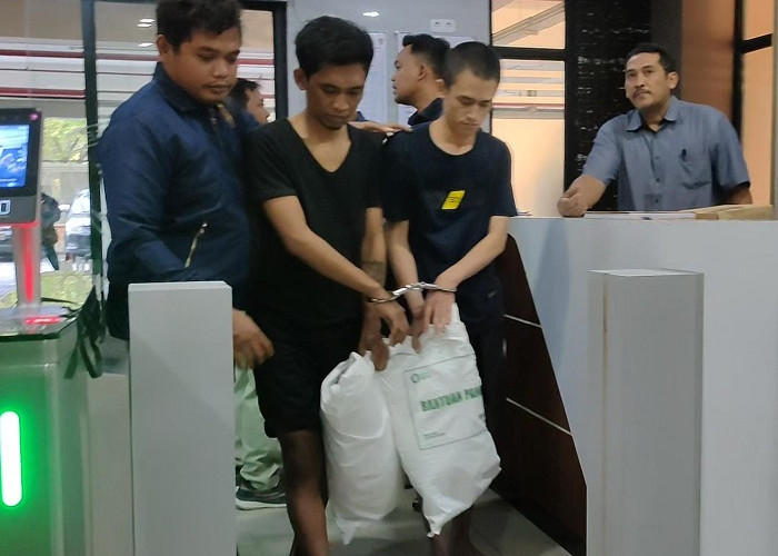 Jatanras Polda Jatim Ungkap Penggelapan 9 Ton Beras Bantuan Bulog, 3 Tersangka Diciduk