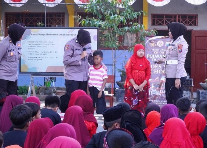 Jelang Hari Jadi Polwan ke-78, Polwan Polres Bangkalan Edukasi Siswa Lewat Goes to School