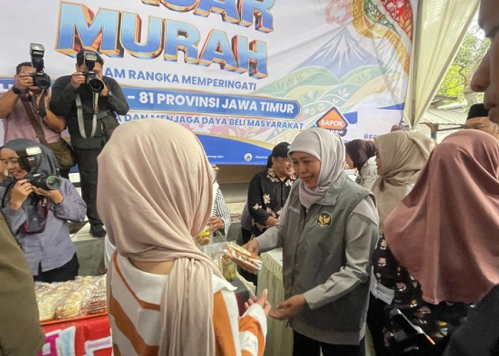 Gubernur Khofifah Tinjau Pasar Murah Mojokerto, Beras hingga Cabai Dijual Terjangkau