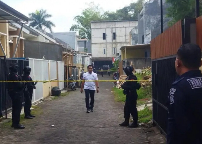 Densus 88 Tangkap Terduga Teroris di Kota Batu, Rumah Dijaga Ketat Polisi