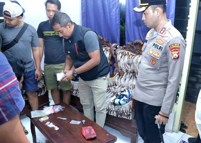 Kapolres Pasuruan Pimpin Penggerebekan Narkoba di Prigen, Empat Terduga Pelaku Dibekuk