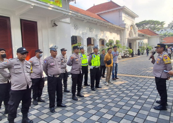 Amankan Sidang PKPU PT Pakerin, Polsek Sawahan Siagakan Personel Gabungan di PN Surabaya