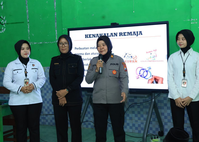 Polwan Polres Ngawi Edukasi Kesehatan Mental Santri di Ponpes Mambaul Hikmah