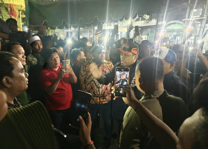 Pedagang Buah Tanjungsari Serbu Tenda Satpol PP, Desak Penghentian Intimidasi