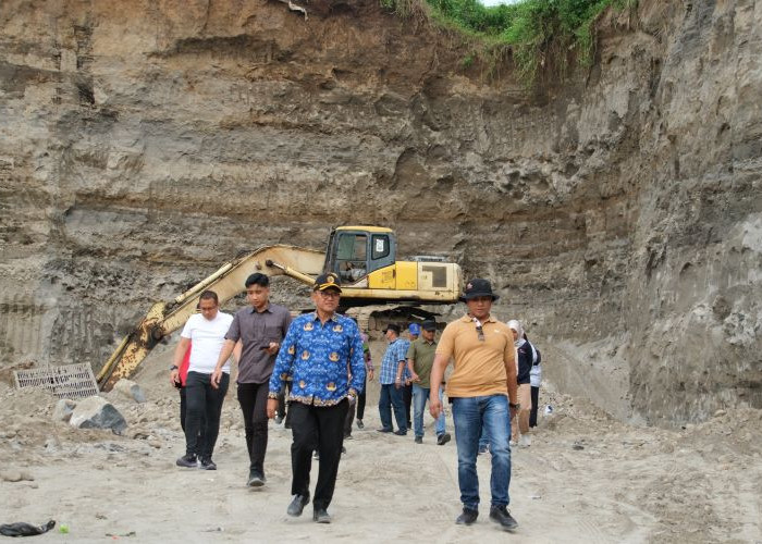Sidak Satgas Terpadu di Mojokerto Bongkar Tambang Ilegal Galian C  di Lahan Pertanian 