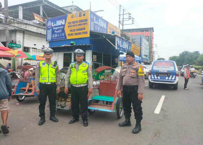 Jamin Keamanan Peziarah, Polsek Semampir Patroli Kamtibmas di Kawasan Wisata Religi Sunan Ampel