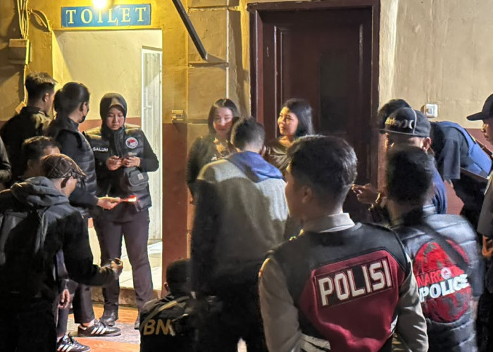 Polres Lumajang Razia Dua Kafe, Temukan Lima Klip Diduga Sabu