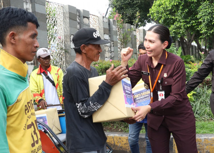 Sespimmen Polri Dikreg Ke-65 Gelar Baksos di Terminal GSN Tanjung Perak, Sasar TKBM dan Pengemudi Bentor