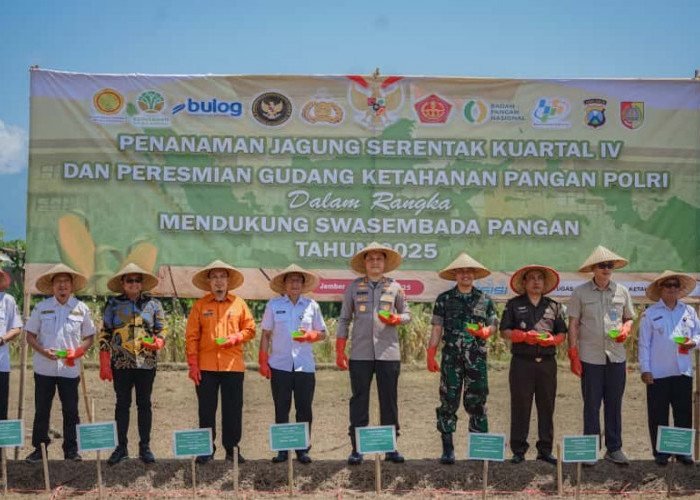 Sinergi Kuat Jember Dukung Ketahanan Pangan, Kapolres Serahkan 10 Ton Jagung ke Bulog