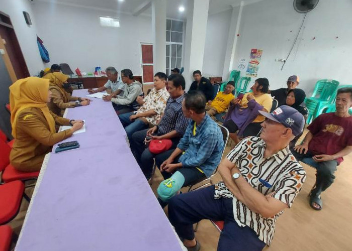 Lurah Pacar Keling Klarifikasi Bansos di Surabaya, Stiker Bukan Lagi Acuan