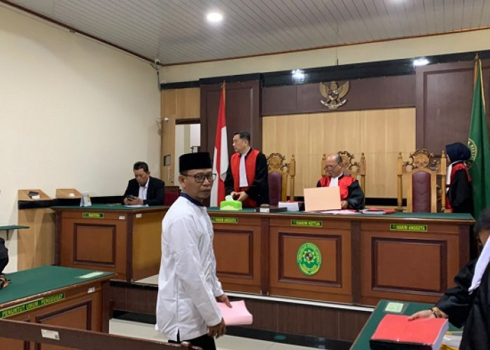 Dalang Kasus SK ASN Palsu Disidang di PN Gresik, Didakwa Pasal Berlapis