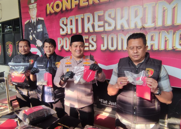 Polres Jombang Ringkus 9 Pelaku Pengeroyokan dan Pembakaran Motor