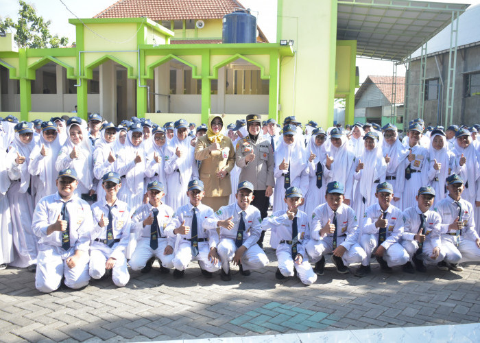 Kanit PPA Polresta Sidoarjo Ajak Pelajar SMPN 1 Wonoayu Jauhi Kenakalan Remaja