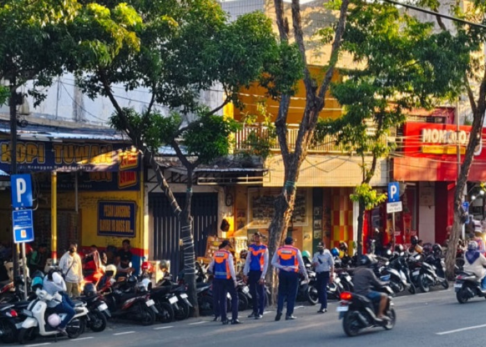 Hotline Cak Eri Terima 9.217 Aduan, Persoalan Parkir Paling Banyak Dikeluhkan Warga Surabaya