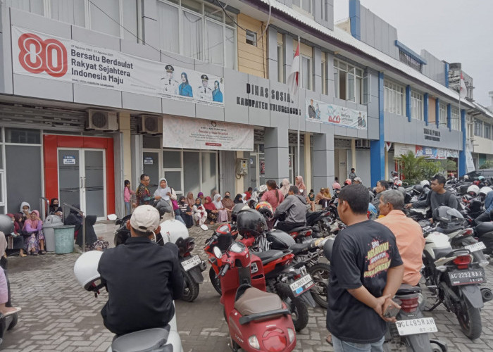 Masuk Daftar Gagal Cek Rekening, Ratusan Penerima Manfaat BPNT Datangi Dinsos Tulungagung