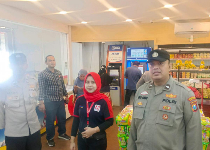 Polsek Tenggilis Mejoyo Gelar Patroli Kota Presisi di Minimarket, Antisipasi Aksi Kejahatan 3C