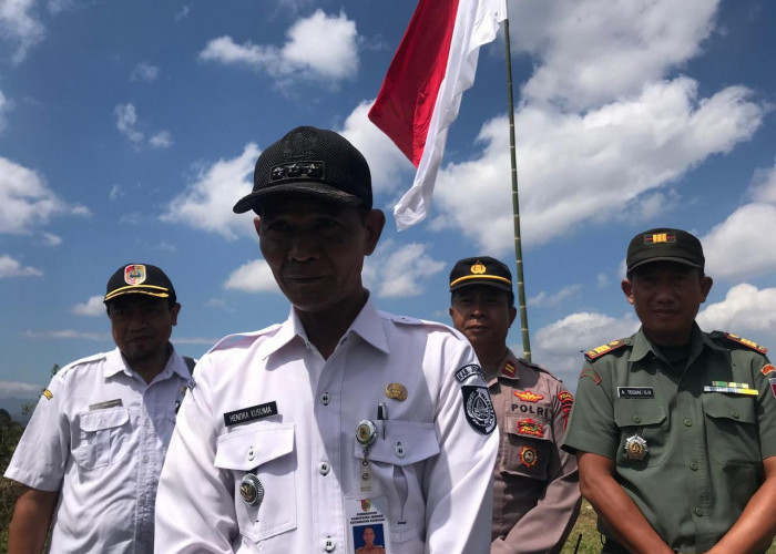 Sambut HUT RI Ke-79, Muspika Patrang Kibarkan Bendera Raksasa di Bukit Merah Putih Jember 