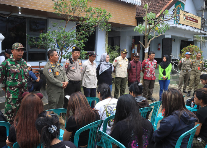 Aparat Gabungan Tertibkan Warung Kopi Cetol, Dapati Tujuh Anak Sebagai Pramusaji