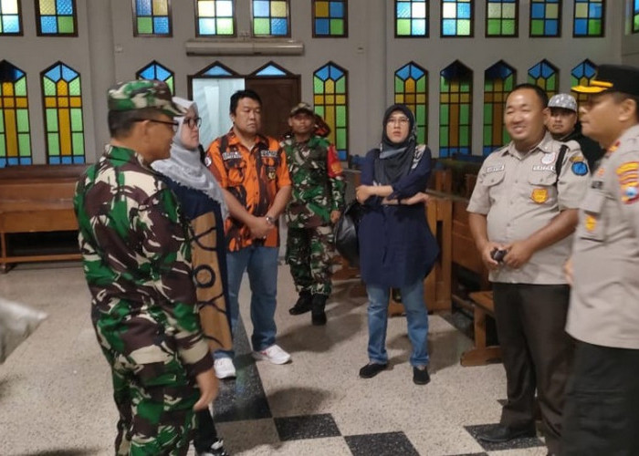 Polsek Dukuh Pakis Gelar Apel 3 Pilar dan Patroli Gereja