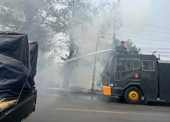 Ledakan Picu Kebakaran Bengkel Tambal Ban di Mojokerto, Polres Terjunkan AWC