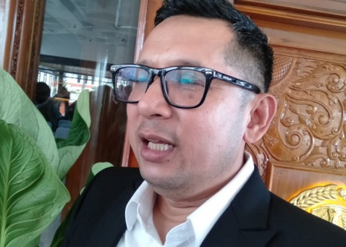  Sekwan DPRD Jatim Beri Tali Asih kepada Kartini Masa Kini