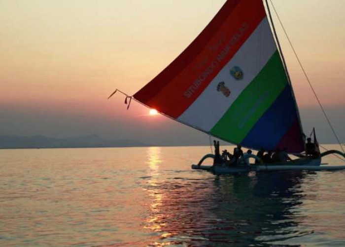 Serunya Bupati dan Forkopimda Situbondo Menikmati Sunset di Pantai Wisata Pasir Putih