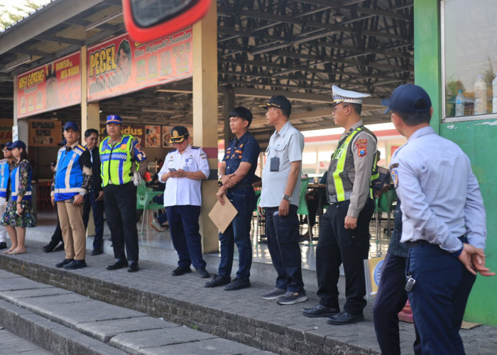 Satlantas Polres Gresik dan Dirjen Hubdat Gelar Ramp Check Bus di Rest Area 726 B