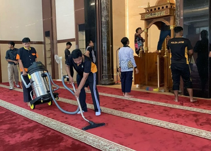 Menjelang Ramadan, Polsek Gunung Anyar Baksos di Masjid Nurul Hikmah