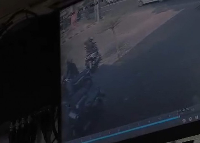 Curanmor Terekam CCTV di Kafe Kawasan Unesa: Percobaan Pertama Gagal, Kedua Berhasil