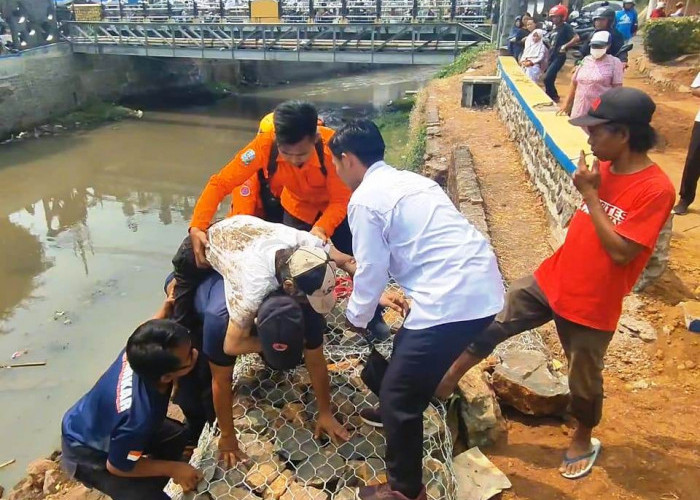 Dramatis, Proses Evakuasi Kakek Terjebur di Sungai Gembong